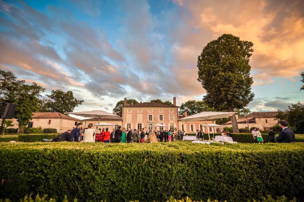 Chateau De Lacaze Bed & Breakfast Lagarrigue  Luaran gambar