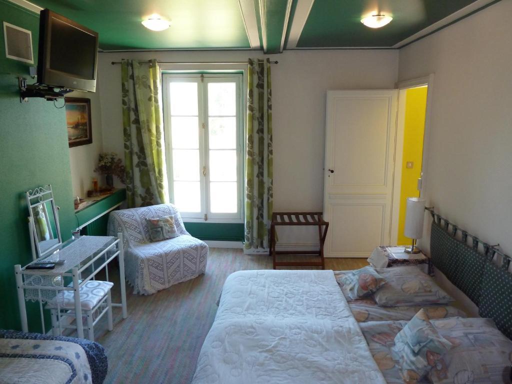 Chateau De Lacaze Bed & Breakfast Lagarrigue  Luaran gambar