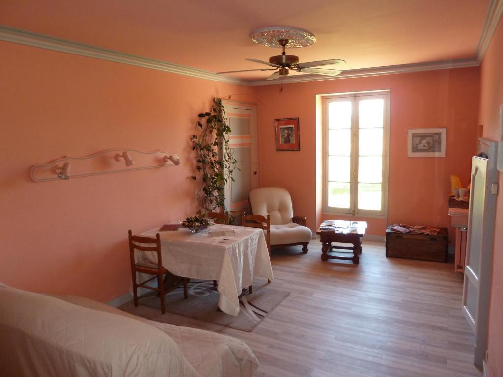 Chateau De Lacaze Bed & Breakfast Lagarrigue  Luaran gambar